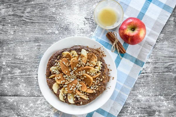 Panqueque Avena Chocolate Con Semillas Manzana Girasol Sobre Fondo Madera — Foto de Stock