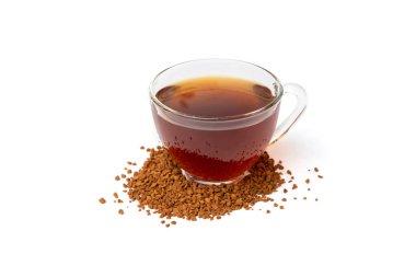 Beyaz arka planda izole edilmiş Granülatif kahve.