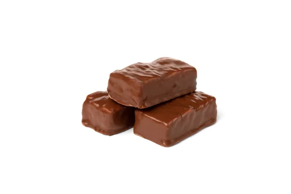 Beyaz Arka Planda Karamelli Fıstıklı Çikolata — Stok fotoğraf