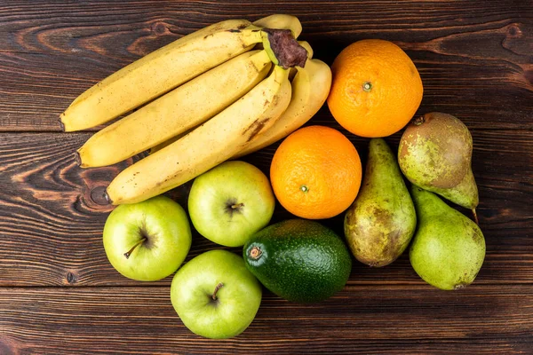 Plátano Naranja Aguacate Pera Manzana Verde Sobre Fondo Madera Oscura —  Fotos de Stock