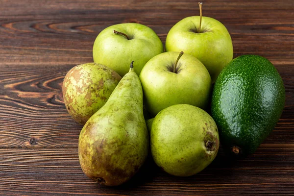 Aguacate Pera Manzana Verde Sobre Fondo Madera Oscura —  Fotos de Stock