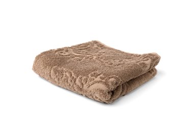 Kahverengi havlu beyaz arkaplanda izole edildi.