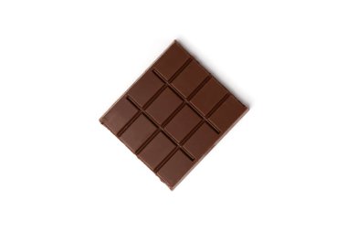 Beyaz arkaplanda izole edilmiş çikolata.