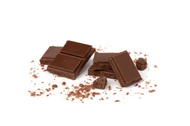 Beyaz arkaplanda izole edilmiş çikolata.