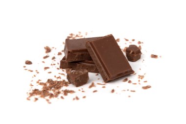 Beyaz arkaplanda izole edilmiş çikolata.