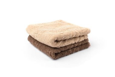 Beyaz arkaplanda izole havlular.