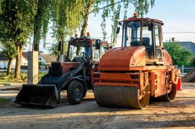 Yolun asfaltlanması ve onarımı için makine.