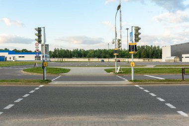 Şehirdeki yaya geçidi..