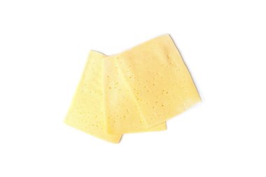 Beyaz arkaplanda izole edilmiş peynir dilimi.
