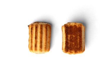 Beyaz zemin üzerinde reçel izole edilmiş küçük kurabiyeler.