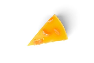 Beyaz arkaplanda izole edilmiş mandalinalı ev pastası.