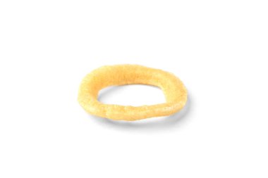 Beyaz arkaplanda soğan halkası izole.