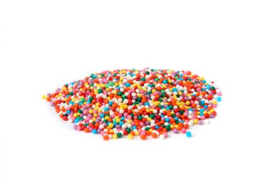 Beyaz arkaplanda izole edilmiş renkli serpintiler.