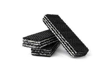 Beyaz arkaplanda izole edilmiş siyah gofretler.