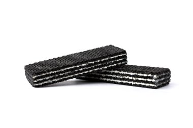 Beyaz arkaplanda izole edilmiş siyah gofretler.