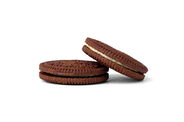 Galletas Chocolate Con Relleno Leche Aislado Sobre Fondo Blanco —  Fotos de Stock