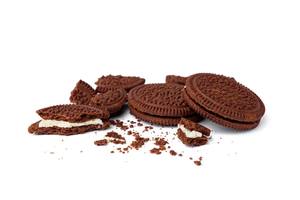 Törött Csokoládé Cookie Tej Kitöltése Izolált Fehér Alapon — Stock Fotó