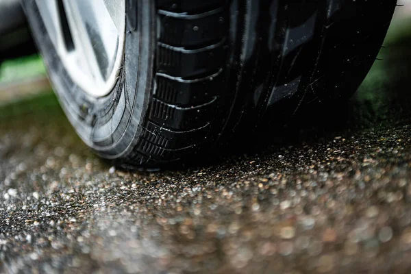 Car Wheel Wet Asphalt Rain — Stock Photo, Image