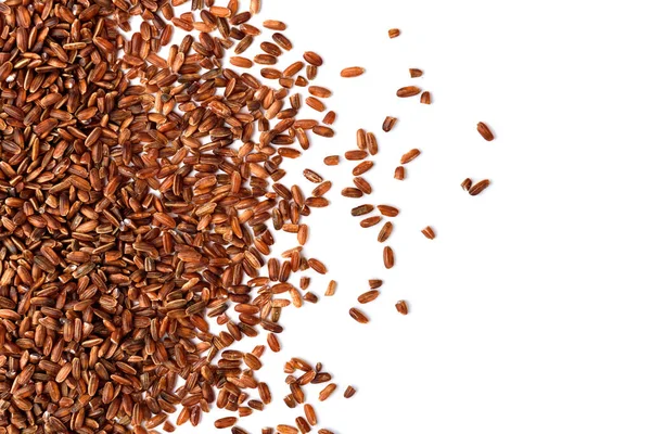 Kahverengi pirinç beyaz arka planda izole edilmiş.