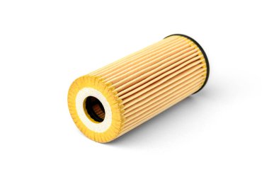 Yağ araba filtresi beyaz arkaplanda izole edildi.