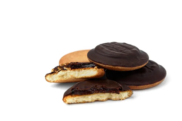 Mucchio Biscotti Cioccolato Con Marmellata Arancia Isolata Sfondo Bianco — Foto Stock