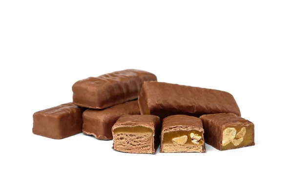 Hromada Čokoládových Bonbónů Nugátem Karamelem Ořechy Izolované Bílém Pozadí — Stock fotografie
