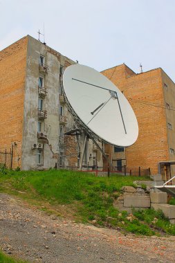 büyük uydu anteni