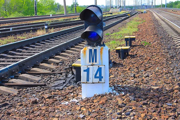 Demiryolu trafiği düzenleyen trafik ışığı