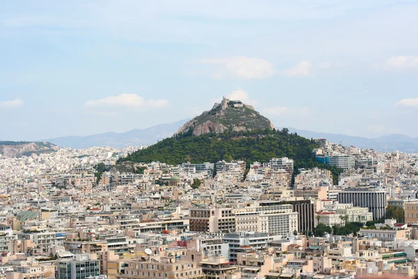 Mountain and houses in Athens — Stock Photo, Image
