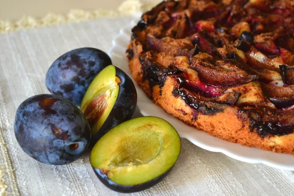 Tarte aux prunes à la cannelle — Photo