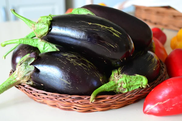 De aubergine vanuit de tuin — Stockfoto