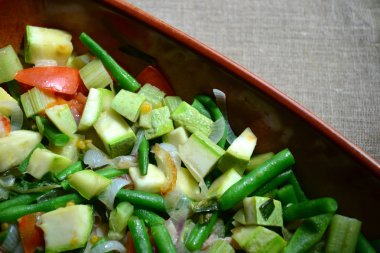 Pastırma ile sebze güveç