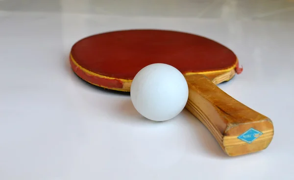 乒乓球或乒乓球球拍与球的特写 — 图库照片