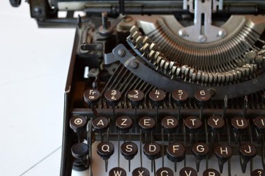 Eski Daktilo ile kağıt, yakın çekim