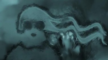 Korku animasyonu türünde el çizimi. Arka planda gülümseyen ve canavar gibi saçı olan genç bir kadın.