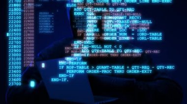 4K - Bilgisayar ekranı terminalinde çalışan hacker kodu 