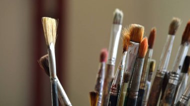 Bir Boya Fırçasının Kapanışı