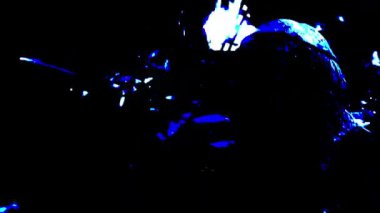 Mavi Çizgiler Çerçeveyi Pembe Geçiş 'e Genişletiyor