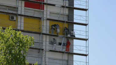 İnşaat işleri ve inşaat işçileri.