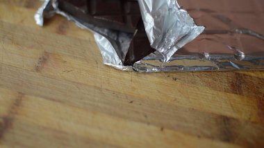 Gümüş sarısı çikolatalar