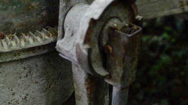 3D illüstrasyon - Eski Paslı ve Kirli Çimento Karıştırıcısını Kapat