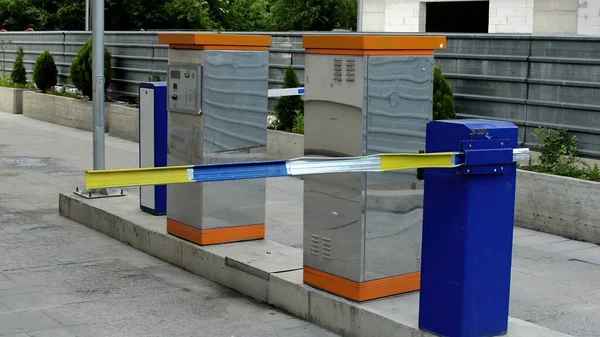 Abbildung Automatisches Absperrgitter Auf Parkplatz Raststätte — Stockfoto