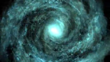 Gizemli soyut uzay tüneli dönen kozmik bulutlarla parlak bir ışığa doğru ilerliyor.