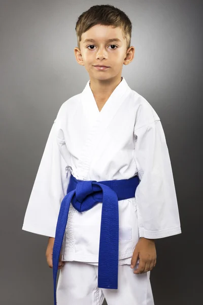 Retrato de un adorable niño en kimono — Foto de Stock