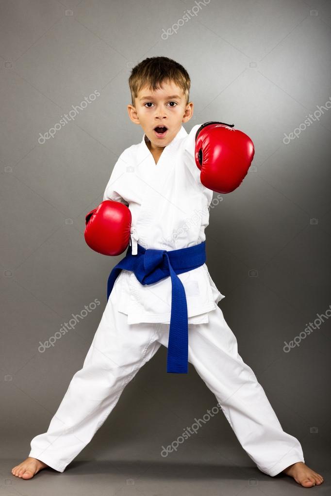 Niño con rojos entrenamiento karate: fotografía de stock © jinga80 #55320087 | Depositphotos