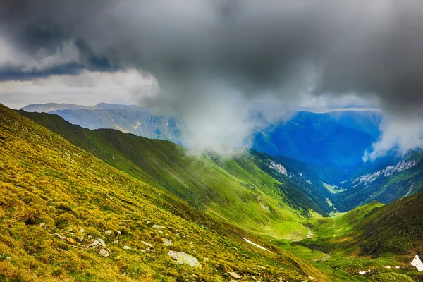 Bela paisagem de verão das montanhas de Fagaras — Fotografia de Stock