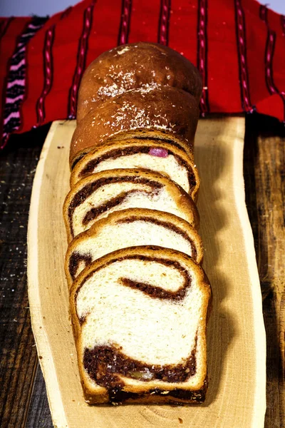 Fatias de bolo de esponja tradicional para o Oriente e Natal — Fotografia de Stock