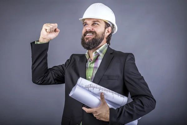Успешный инженер празднует с поднятой рукой — стоковое фото