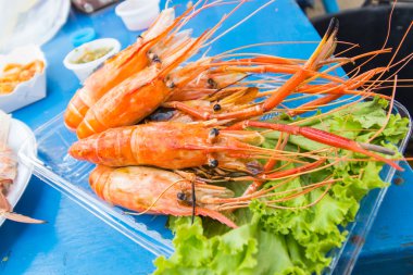 Yangın beyaz yemek yemeye hazır tatlı su karides ızgara