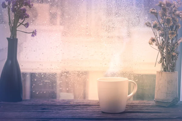 Kaffeetasse mit Blume — Stockfoto